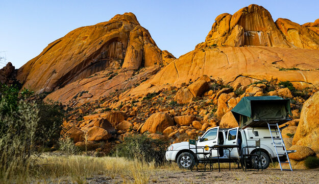 Top 10 overlanding accessories for ultimate adventures! From roof racks to portable power, gear up for off-road journeys like never before.